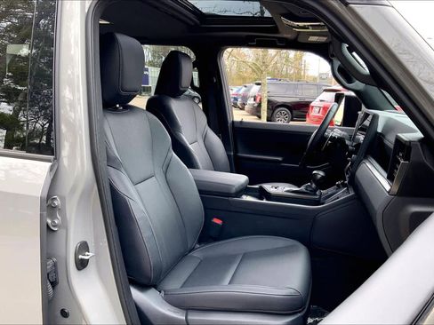Used 2024 Lexus GX 550 w/ Accessory Package (2T) AWD/4WD image 8