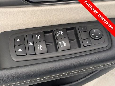 Certified 2024 Chrysler Pacifica Touring-L image 12