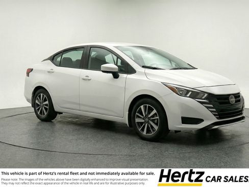 Used 2025 Nissan Versa SV image 1