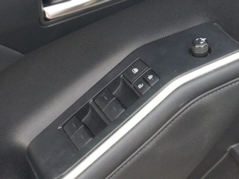 Used 2023 Toyota Highlander XLE AWD/4WD image 13