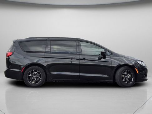 Used 2018 Chrysler Pacifica Touring-L Plus w/ Advanced Safetytec Group image 23