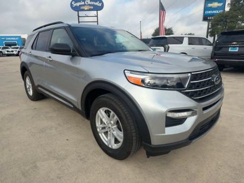 Used 2020 Ford Explorer XLT w/ Equipment Group 202A AWD/4WD image 2