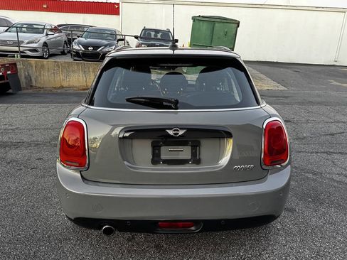 Used 2017 MINI Cooper 4-Door Hardtop image 10
