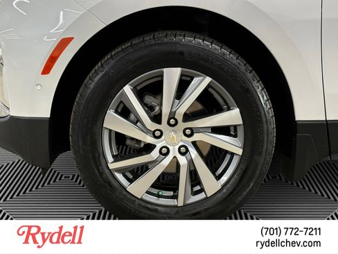 Used 2023 Chevrolet Equinox Premier AWD/4WD image 9