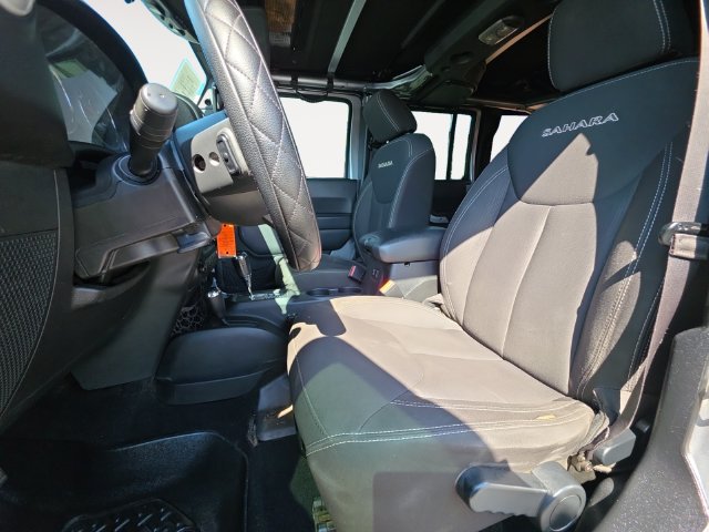 Used 2017 Jeep Wrangler Unlimited Sahara AWD/4WD image 9