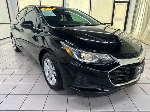 Used 2019 Chevrolet Cruze LT w/ Convenience Package image 2