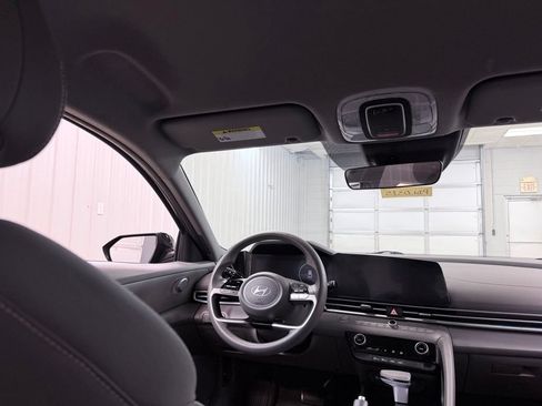 Used 2024 Hyundai Elantra SEL FWD image 25