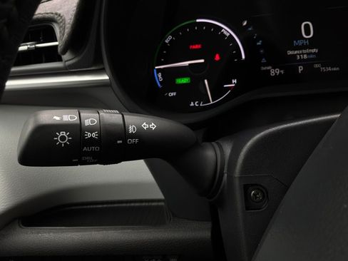 Used 2025 Toyota Sienna XLE FWD image 38