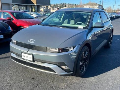 New 2025 Hyundai Ioniq 5 SE image 3