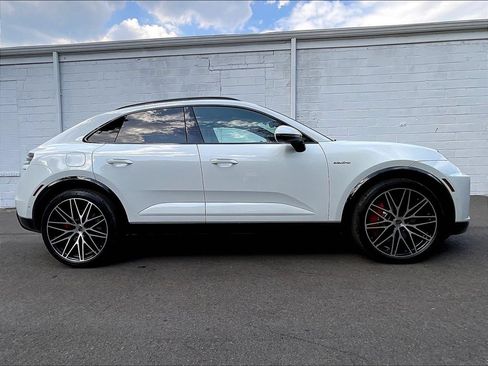 Used 2025 Porsche Macan Turbo Electric AWD/4WD image 18