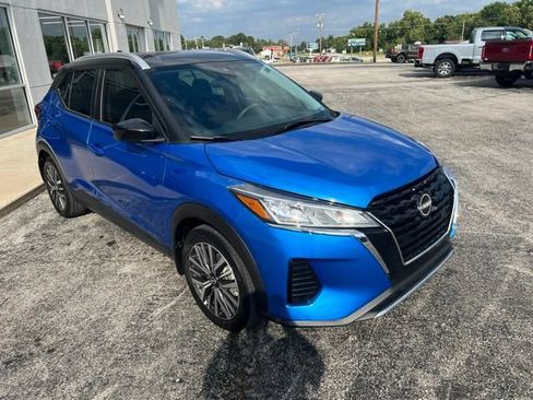 Used 2023 Nissan Kicks SV FWD image 3
