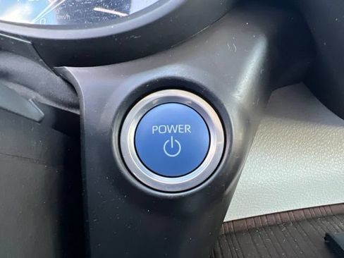 Used 2021 Toyota Sienna XLE FWD image 19