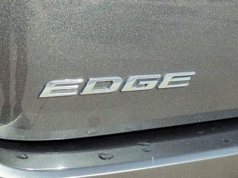 Used 2018 Ford Edge SEL w/ Equipment Group 201A FWD image 5