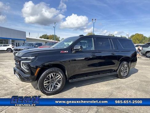 Used 2025 Chevrolet Suburban Z71 image 1