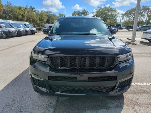 New 2025 Jeep Grand Cherokee L Limited w/ Luxury Tech Group II AWD/4WD image 3