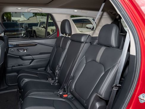 Certified 2025 Honda Pilot Touring image 18