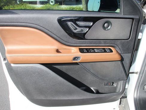 Certified 2023 Lincoln Aviator Reserve w/ Class IV Trailer Tow Package RWD image 17