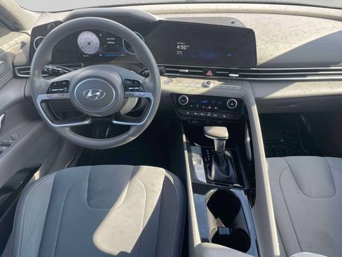 Used 2023 Hyundai Elantra SEL w/ Convenience Package FWD image 13