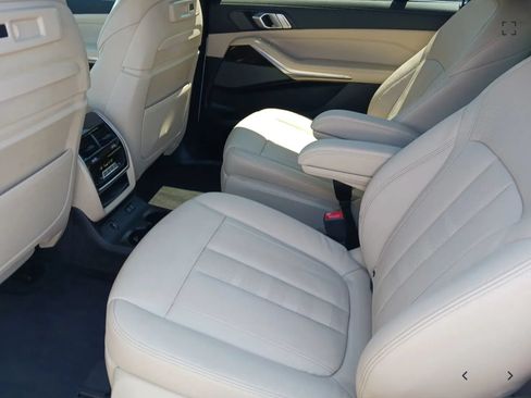 Used 2020 BMW X7 xDrive40i w/ Premium Package AWD/4WD image 8