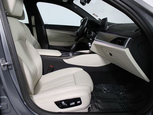 Used 2023 BMW 530e w/ M Sport Package image 13