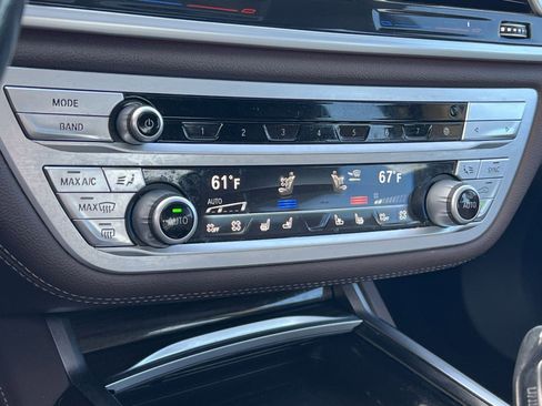 Used 2022 BMW 740i xDrive w/ Premium Package image 21