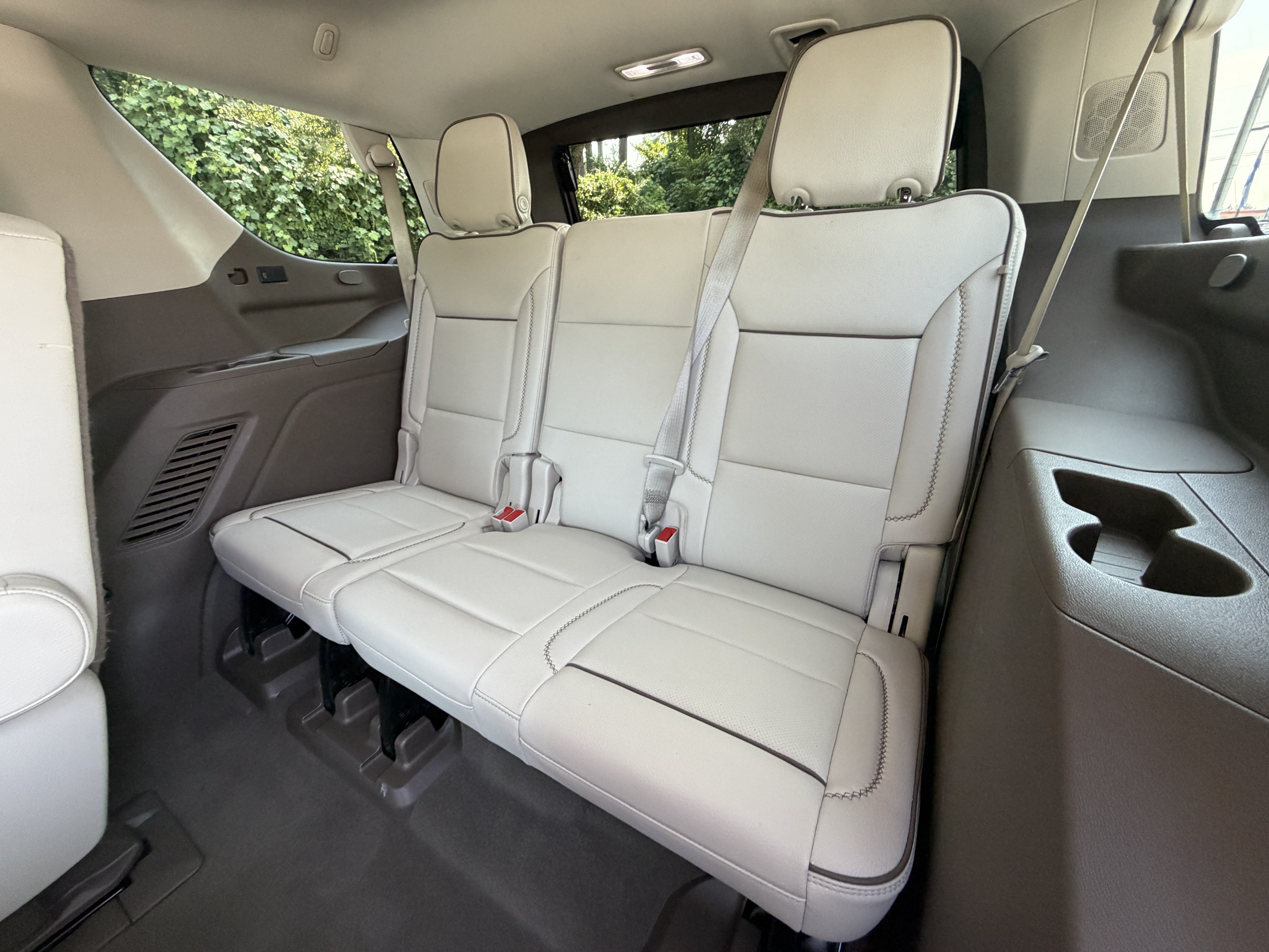 Used 2024 GMC Yukon Denali w/ Denali Reserve Package RWD image 12