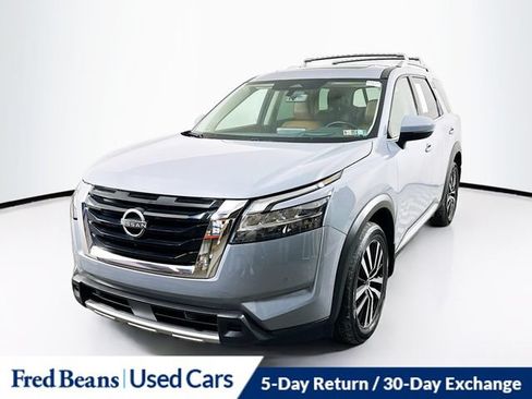 Used 2023 Nissan Pathfinder Platinum AWD/4WD image 3