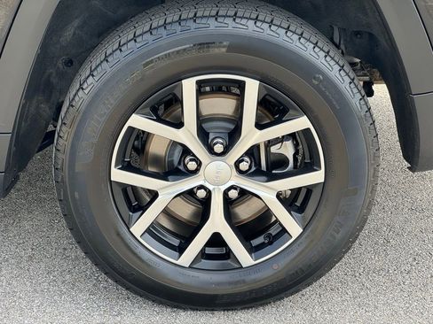 Used 2024 Jeep Grand Cherokee L Limited w/ Luxury Tech Group II AWD/4WD image 13