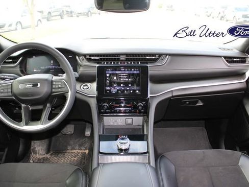 Used 2024 Jeep Grand Cherokee L Laredo AWD/4WD image 14