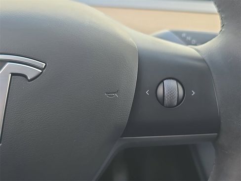 Used 2023 Tesla Model Y Long Range image 21