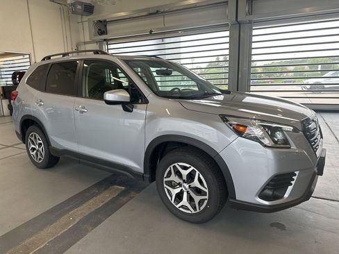 Used 2024 Subaru Forester Premium image 1