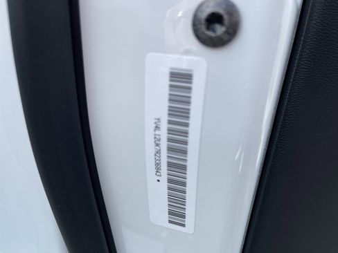 Used 2024 Volvo XC40 B5 Core image 34