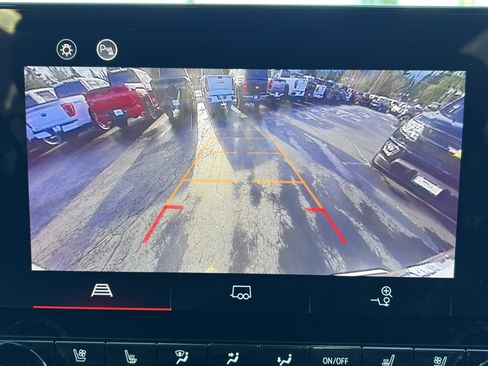 Used 2023 GMC Canyon AT4 w/ AT4 Premium Package image 11