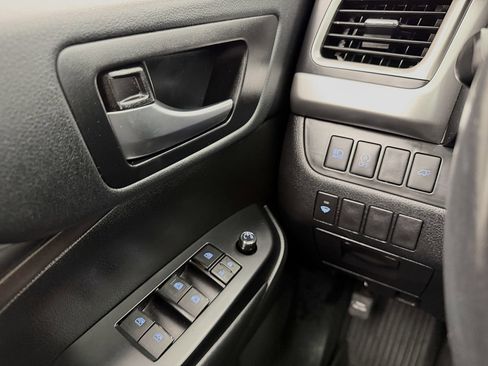 Used 2019 Toyota Highlander XLE AWD/4WD image 14