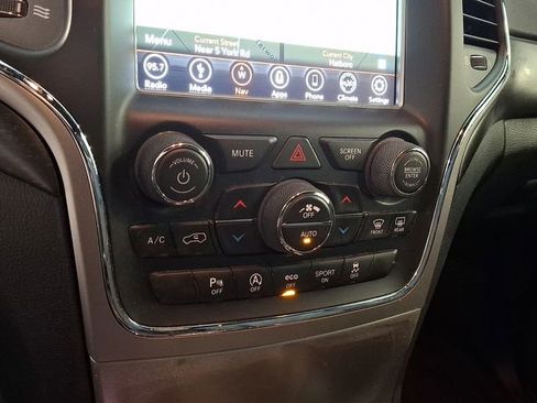Used 2018 Jeep Grand Cherokee Laredo AWD/4WD image 15