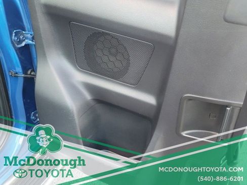 Used 2016 Toyota Tacoma TRD Sport image 16