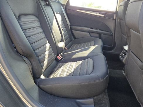 Used 2016 Ford Fusion SE FWD image 8