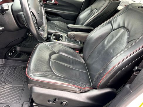 Used 2020 Chrysler Pacifica Limited image 7