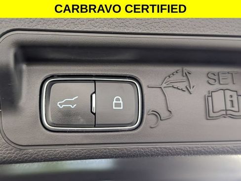 Used 2023 Ford Explorer XLT AWD/4WD image 30
