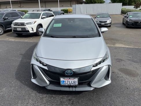 Used 2020 Toyota Prius Prime XLE w/ Carpet Mat Package FWD image 2