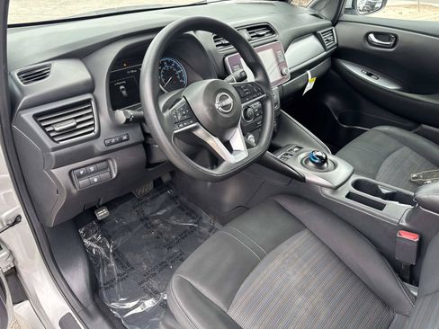 Used 2025 Nissan Leaf S FWD image 13