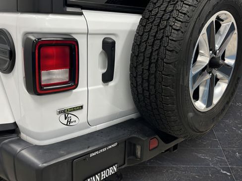 Used 2022 Jeep Wrangler Unlimited Sahara w/ Cold Weather Group AWD/4WD image 40