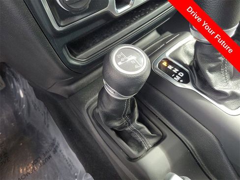 Used 2024 Jeep Wrangler Unlimited Sport AWD/4WD image 17