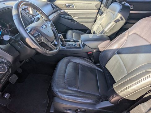 Used 2018 Ford Explorer XLT w/ Equipment Group 202A image 16