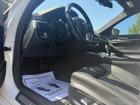 Used 2017 BMW 530i RWD image 9