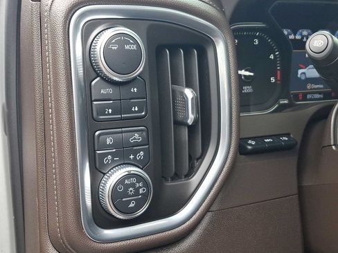 Used 2022 GMC Sierra 3500 Denali w/ Denali Ultimate Package AWD/4WD image 31
