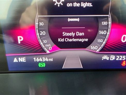 Used 2023 Volkswagen Tiguan SE R-Line image 42