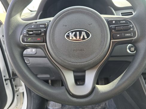 Used 2018 Kia Niro LX image 29