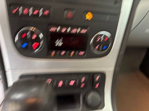 Used 2011 GMC Acadia SLT AWD/4WD image 18