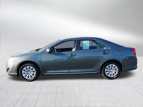 Used 2013 Toyota Camry LE image 4